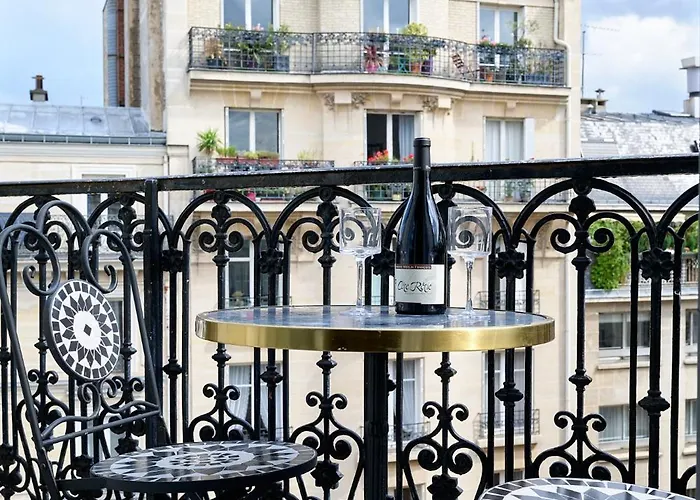 Studio Design Tout Equipe Avec Balcon